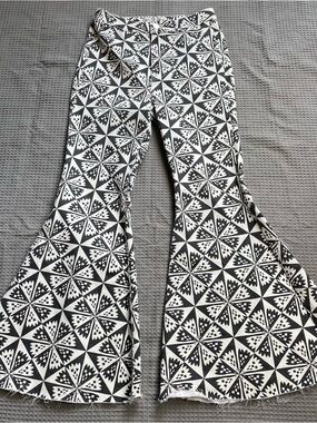 We The Free Just Float On Flare Bell Bottom Jeans 28P 28 Short Geometric